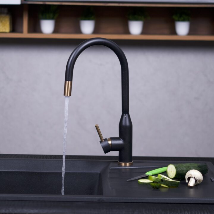 Pull down kitchen faucet